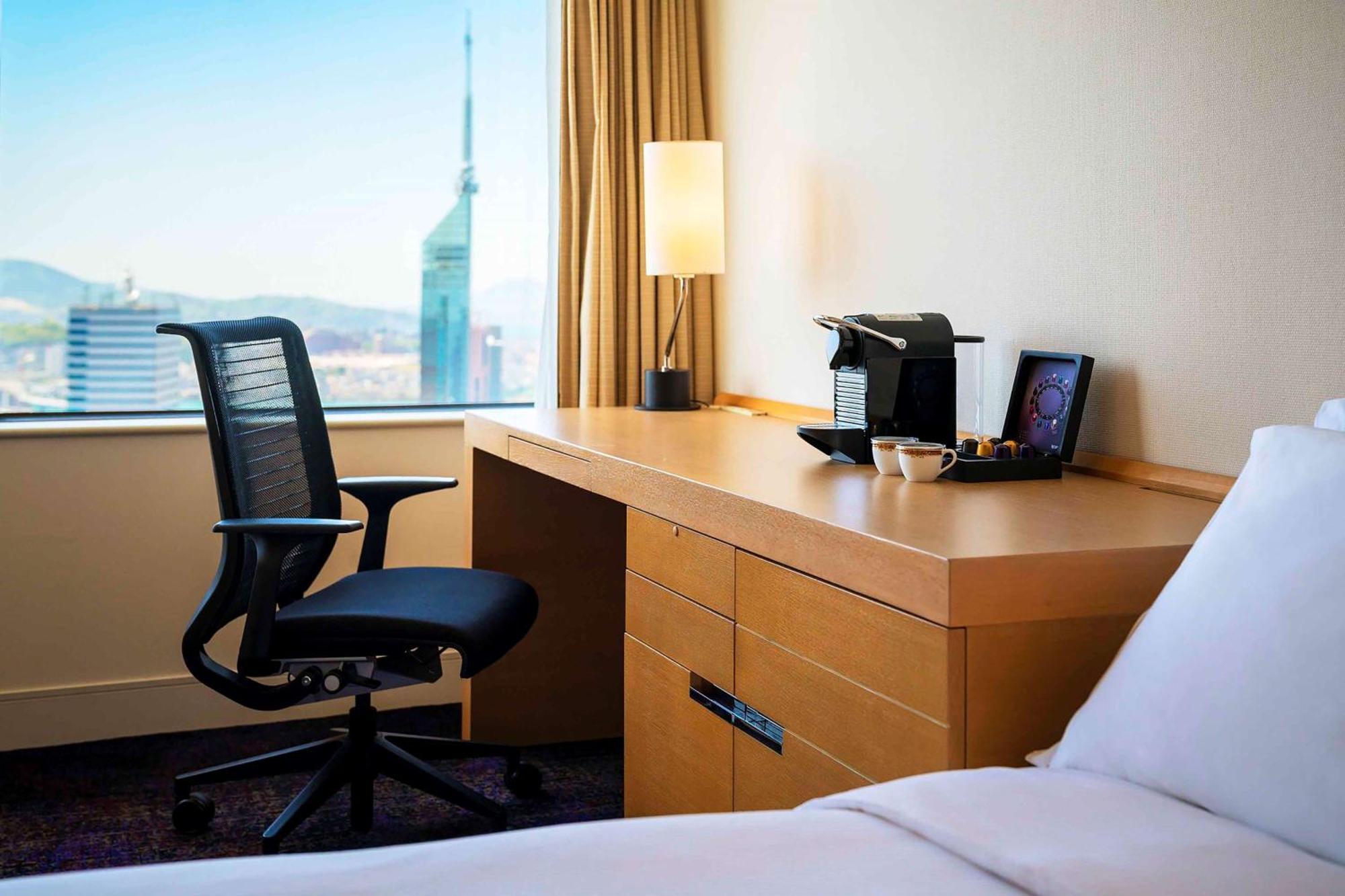 Hilton Fukuoka Sea Hawk Hotell Exteriör bild